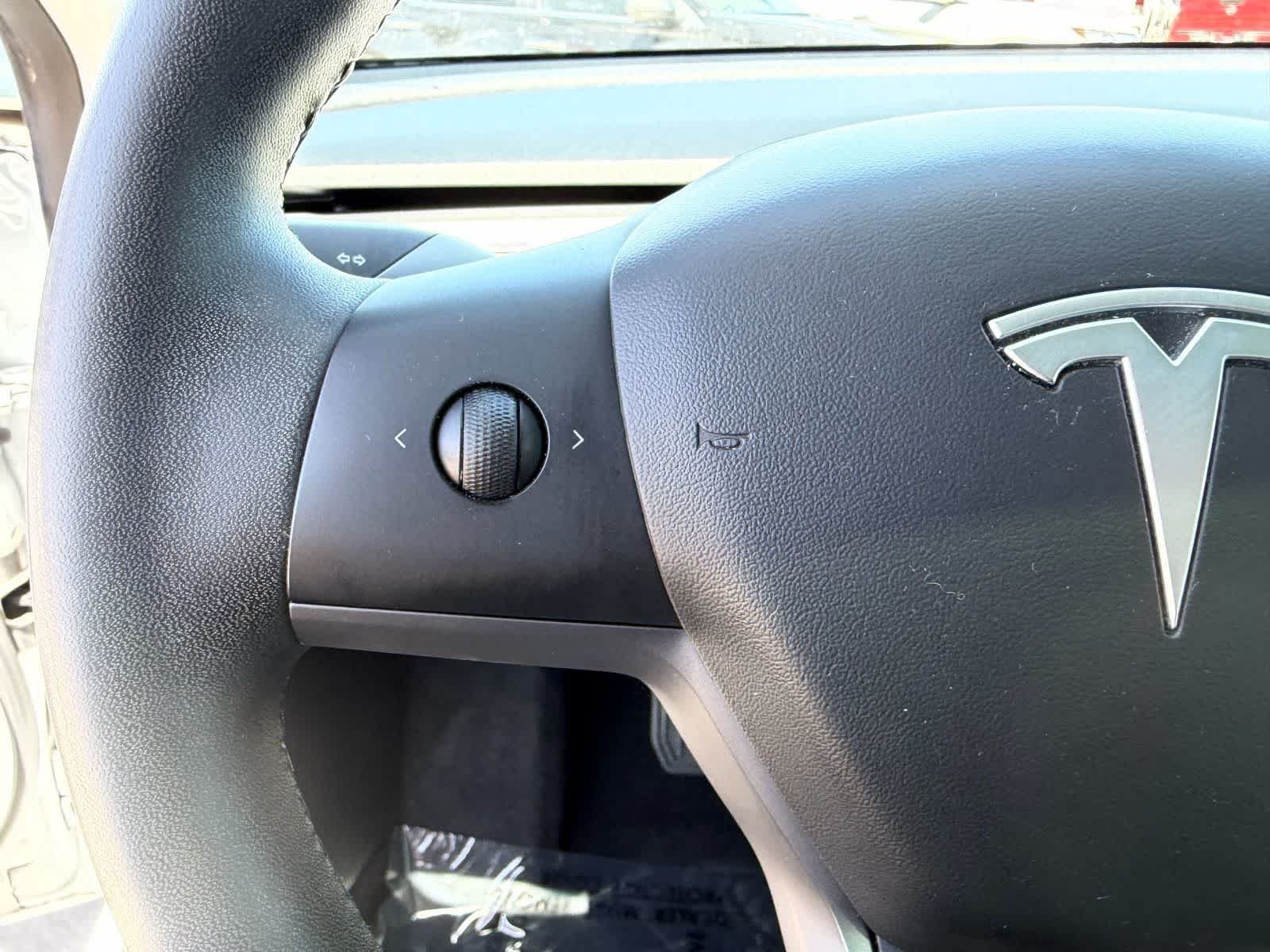 Thumbnail: 2020 Tesla Model 3 - 31