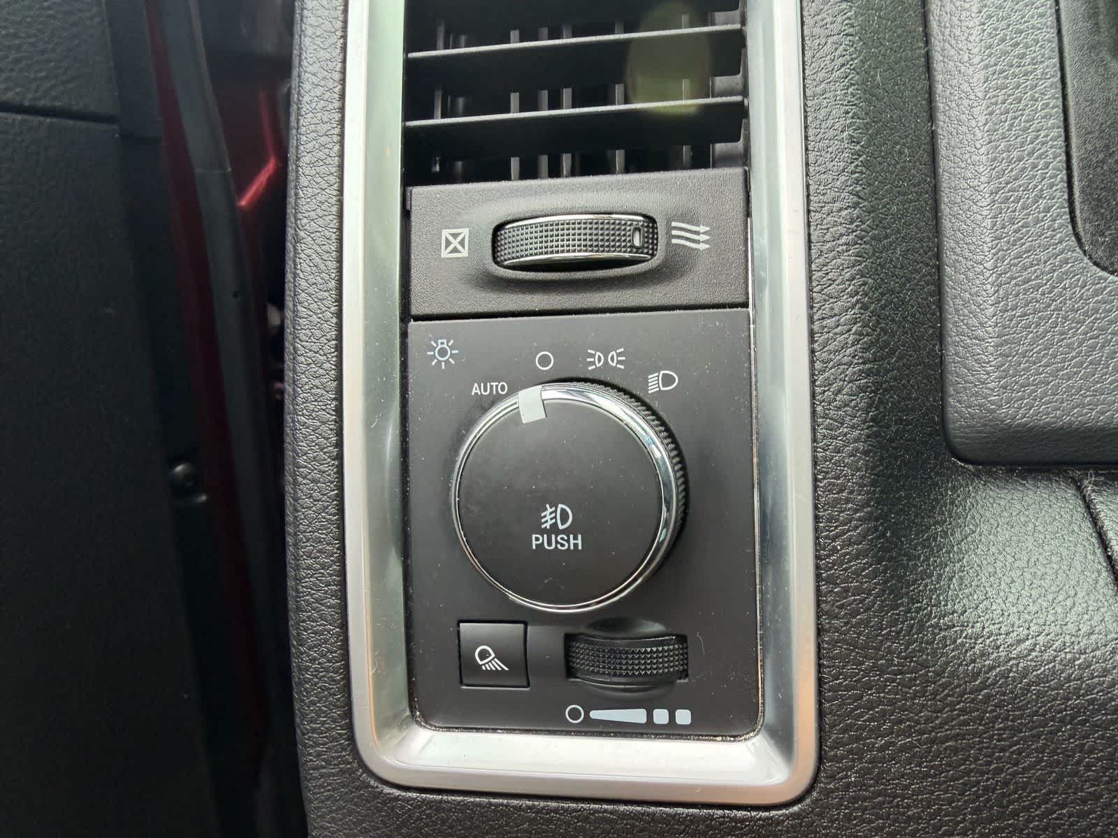 Thumbnail: 2019 RAM 1500 Classic - 8