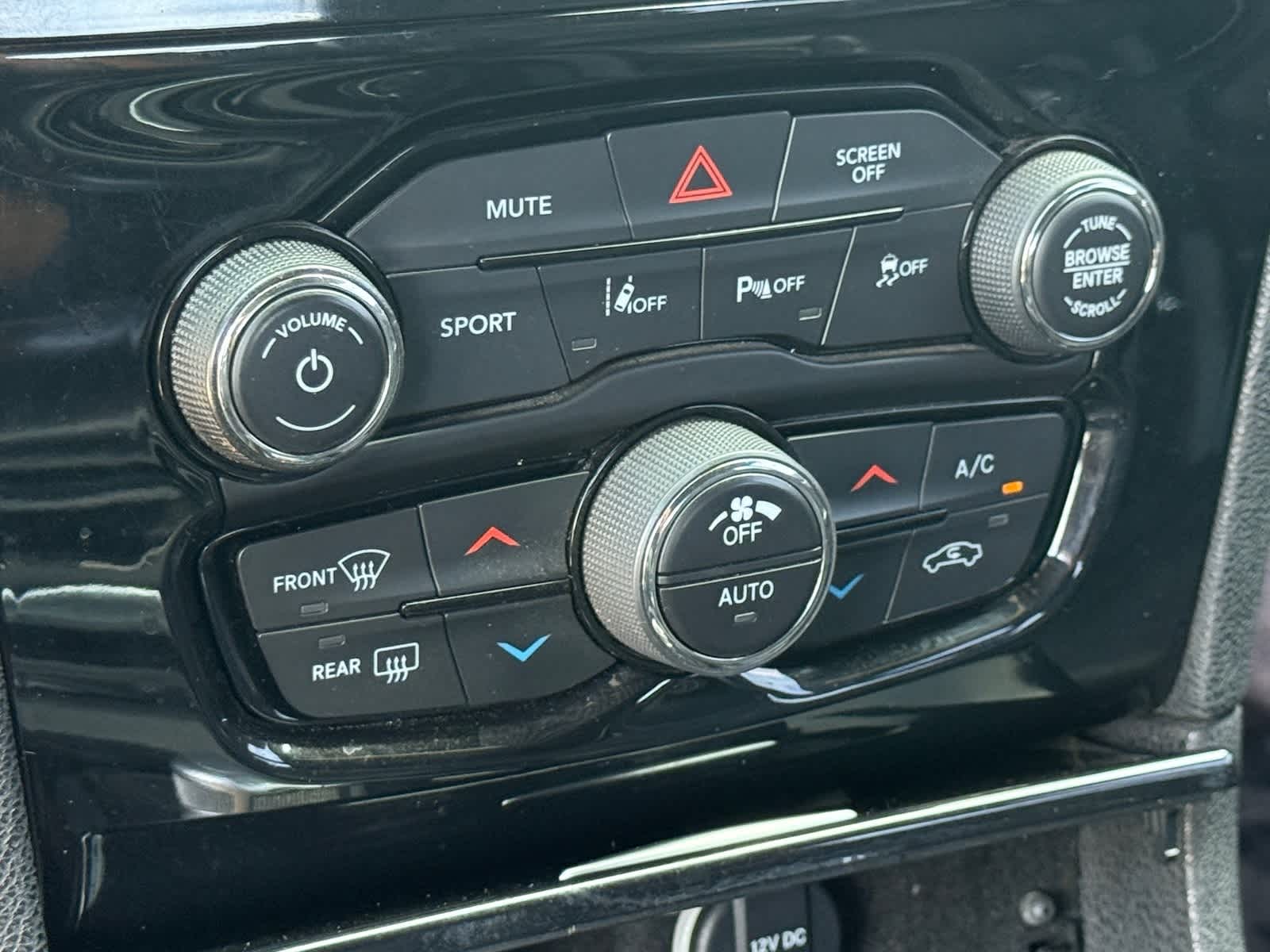 Thumbnail: 2018 Chrysler 300 - 21