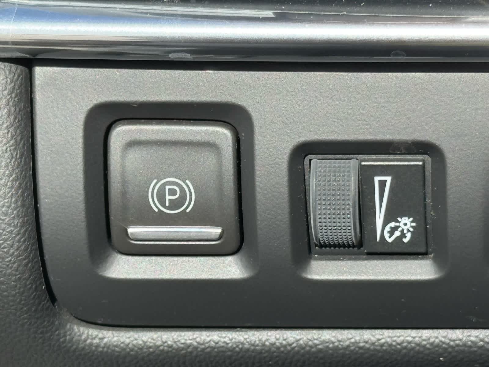 Thumbnail: 2022 Cadillac XT4 - 21