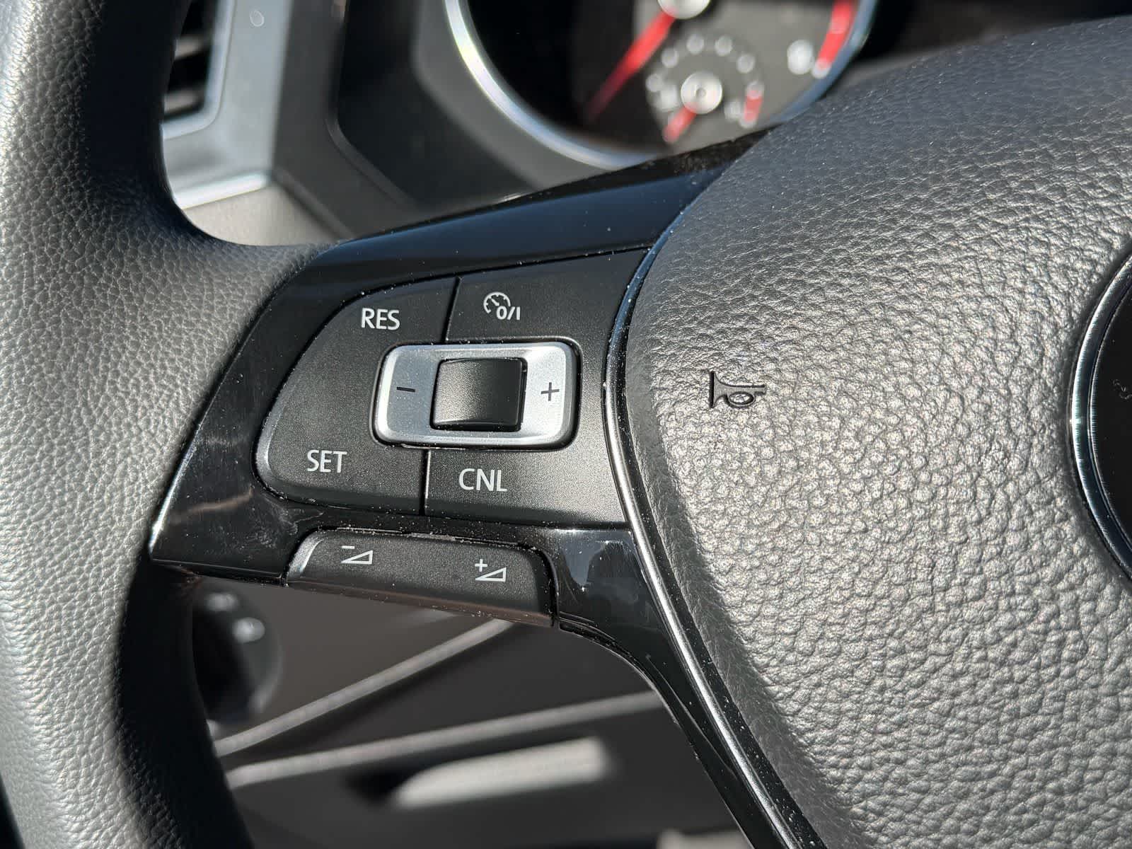 Thumbnail: 2018 Volkswagen Tiguan - 12