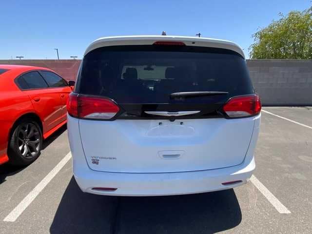 Thumbnail: 2022 Chrysler Voyager - 3