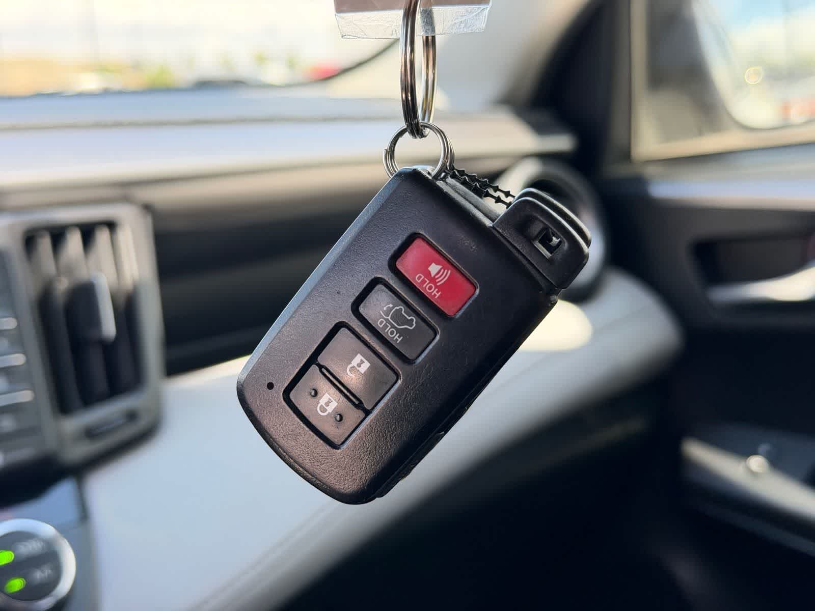 Thumbnail: 2018 Toyota RAV4 - 27