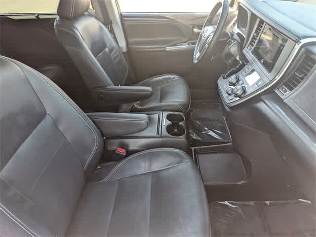 Thumbnail: 2017 Toyota Sienna - 11