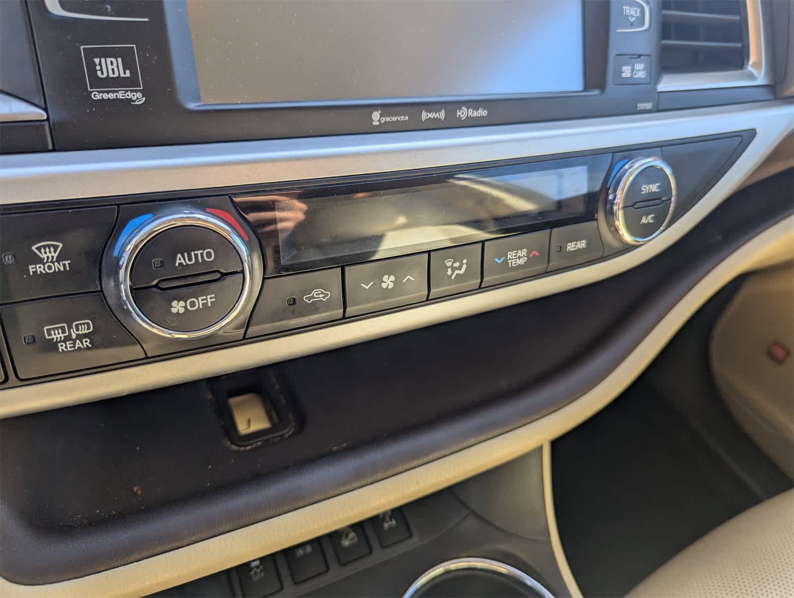Thumbnail: 2016 Toyota Highlander - 17