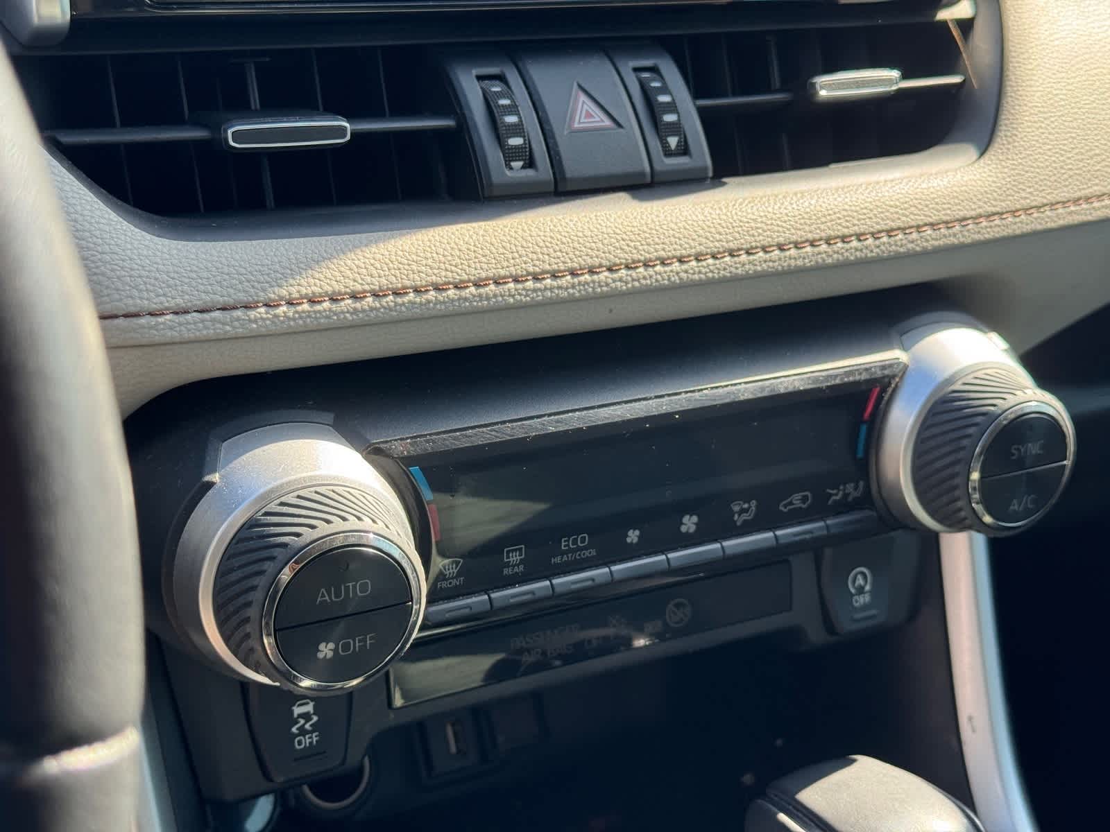 Thumbnail: 2020 Toyota RAV4 - 18