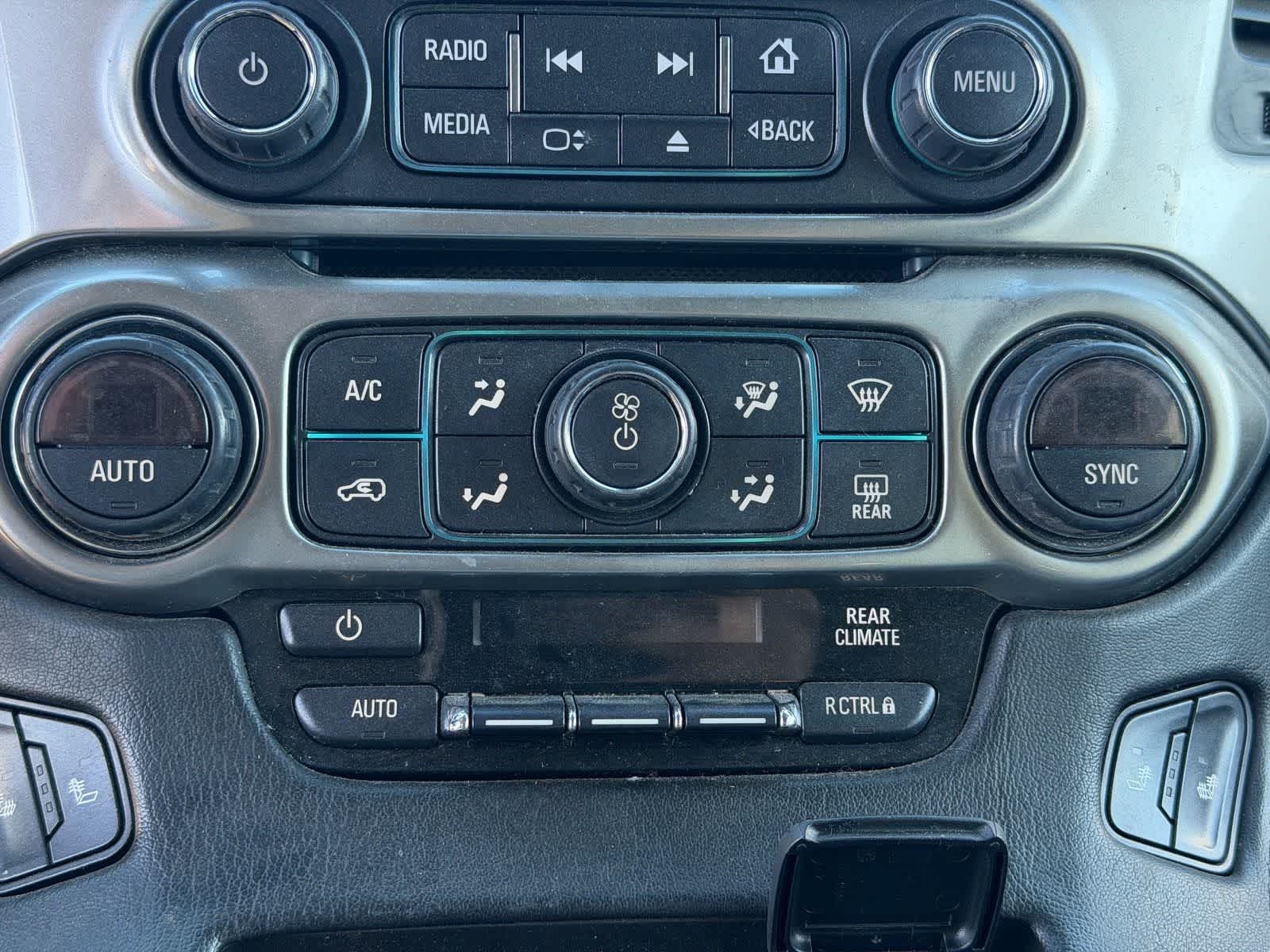 Thumbnail: 2015 Chevrolet Tahoe - 15