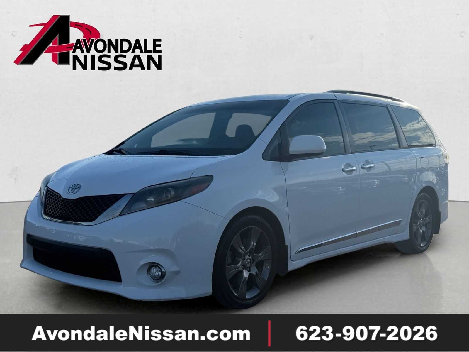 Thumbnail: 2015 Toyota Sienna - 1