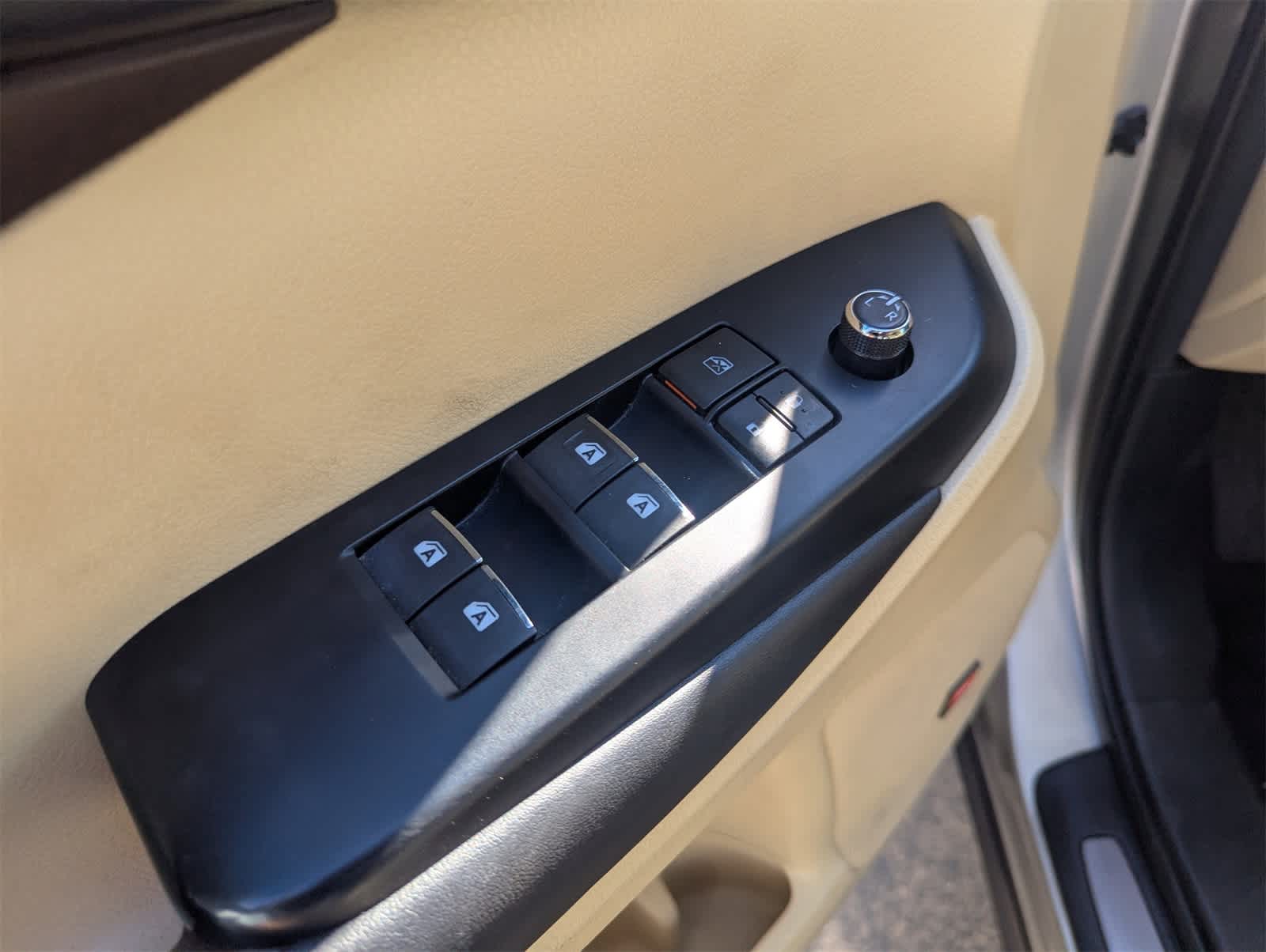 Thumbnail: 2016 Toyota Highlander - 13