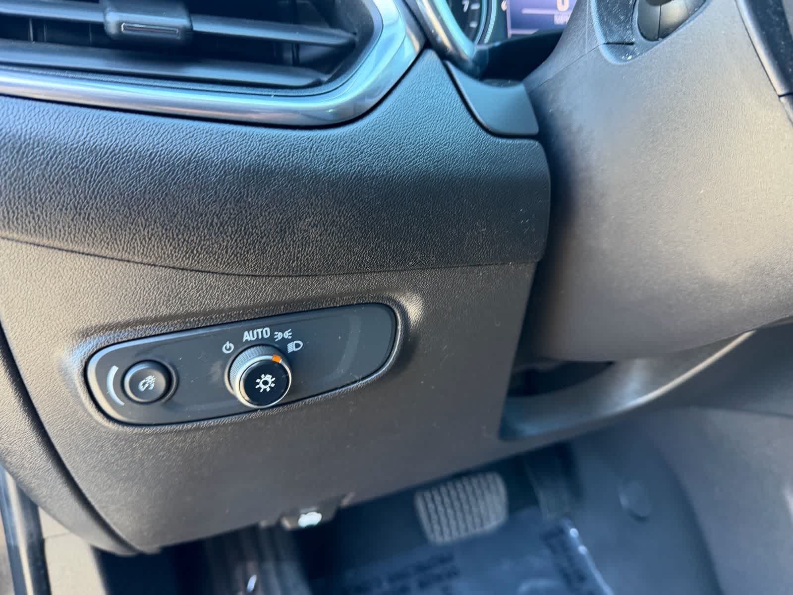 Thumbnail: 2022 Chevrolet Equinox - 21