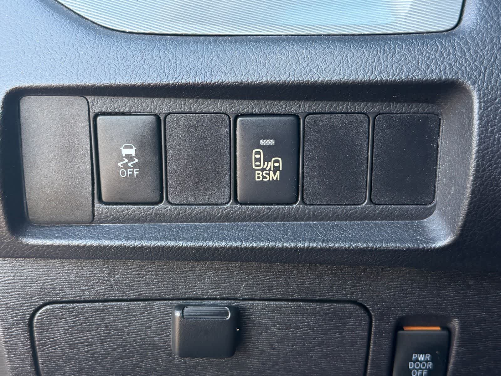 Thumbnail: 2015 Toyota Sienna - 17