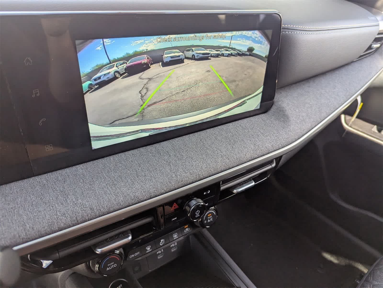 Thumbnail: 2026 Nissan Kicks - 21