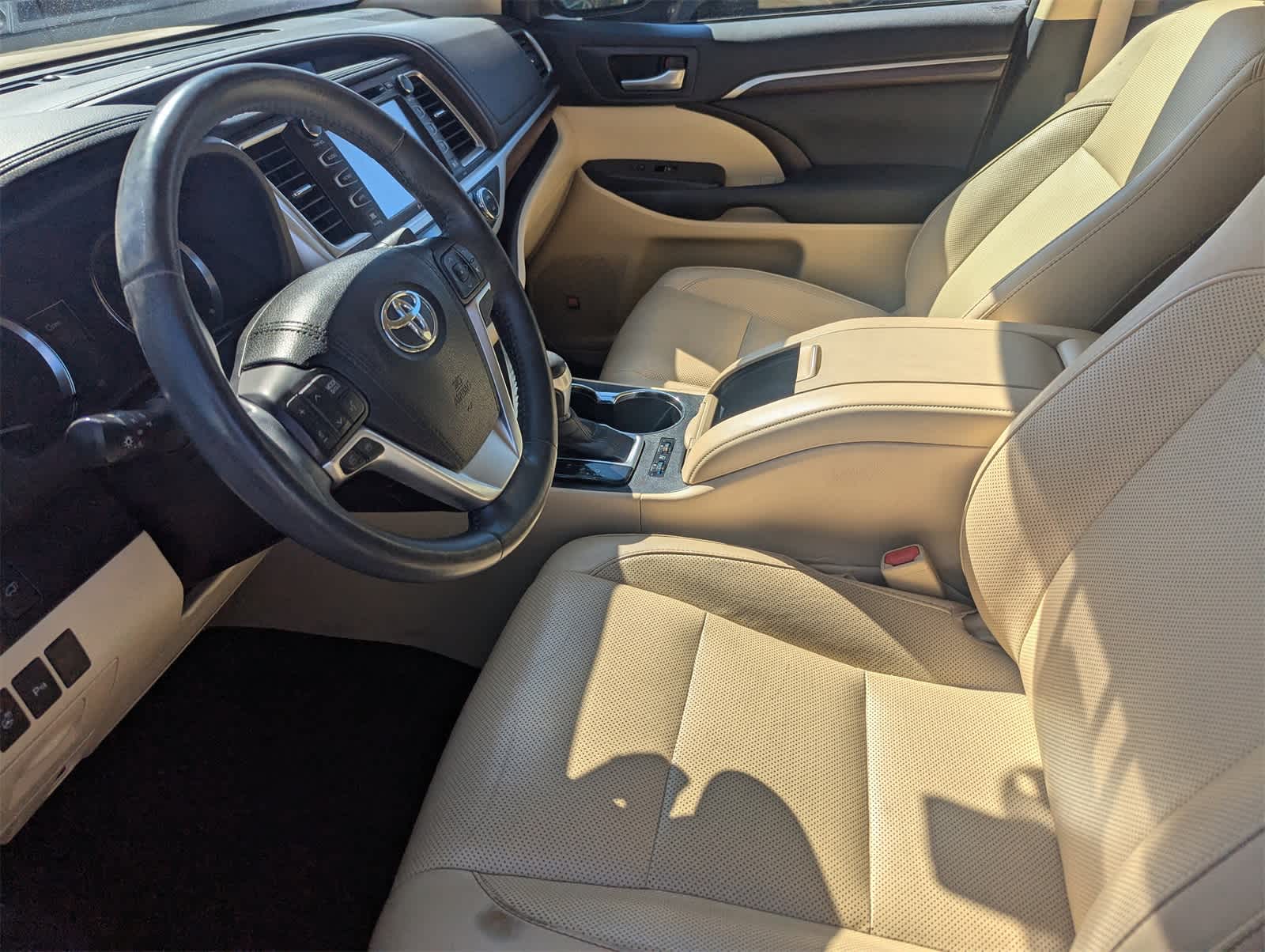 Thumbnail: 2016 Toyota Highlander - 11