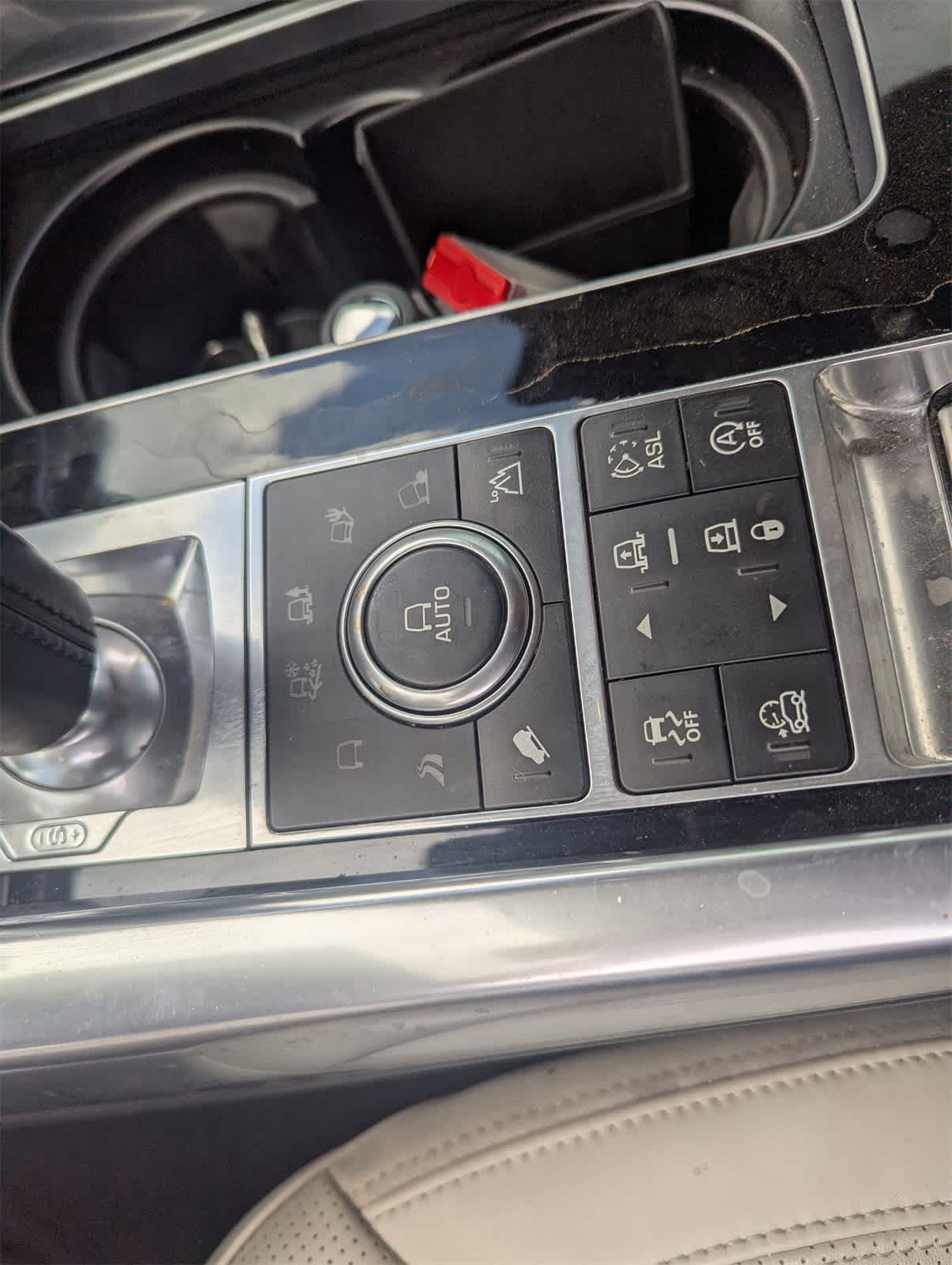 Thumbnail: 2016 Land Rover Range Rover Sport - 20