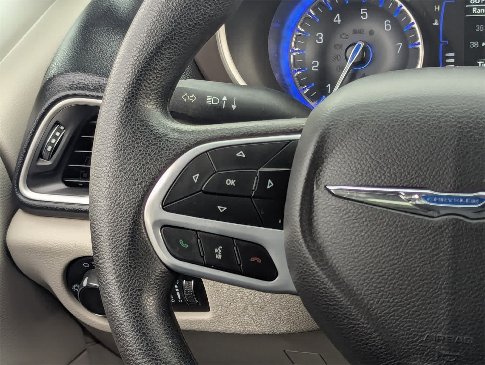 Thumbnail: 2021 Chrysler Voyager - 21