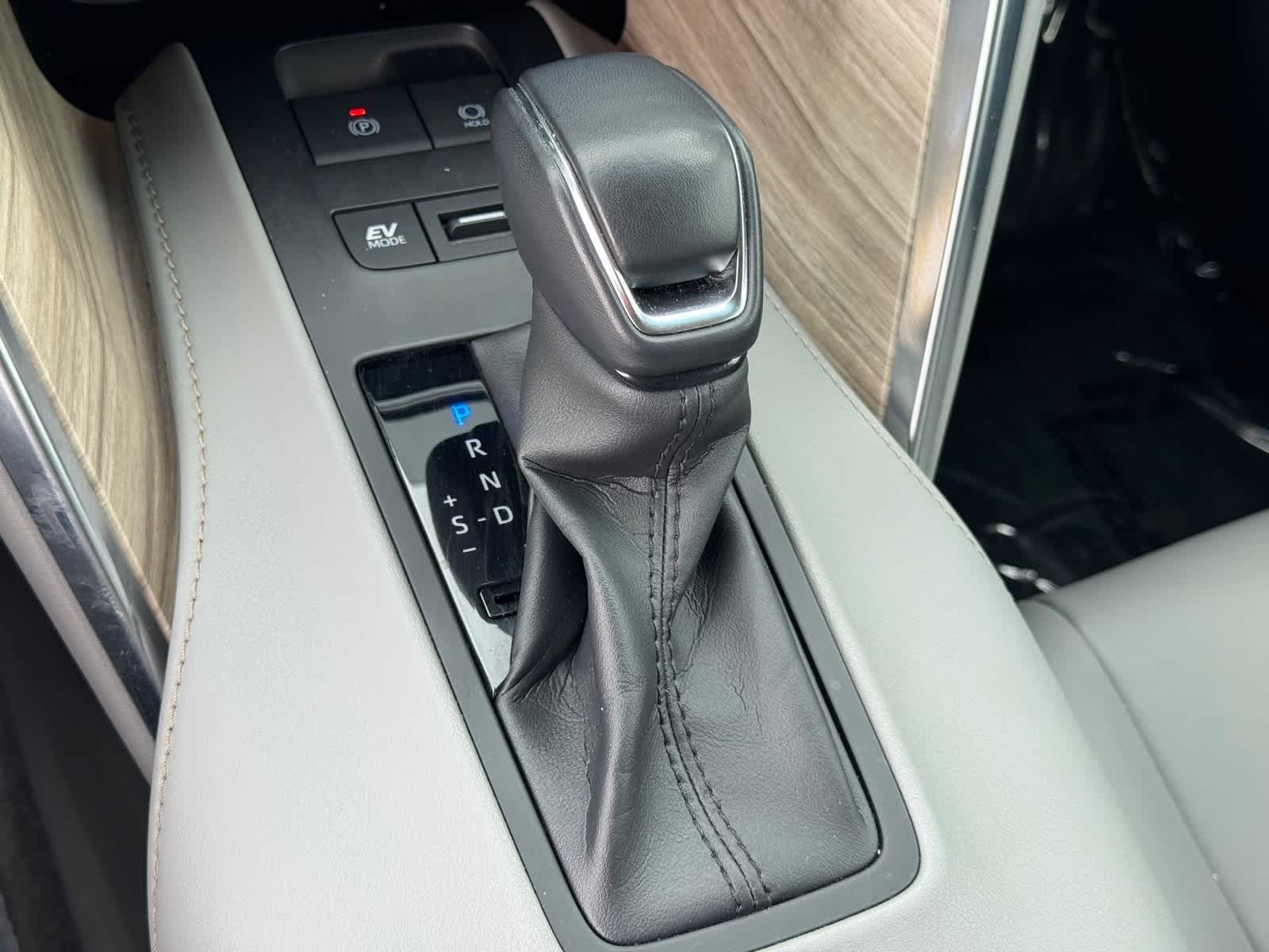 Thumbnail: 2023 Toyota Venza - 27