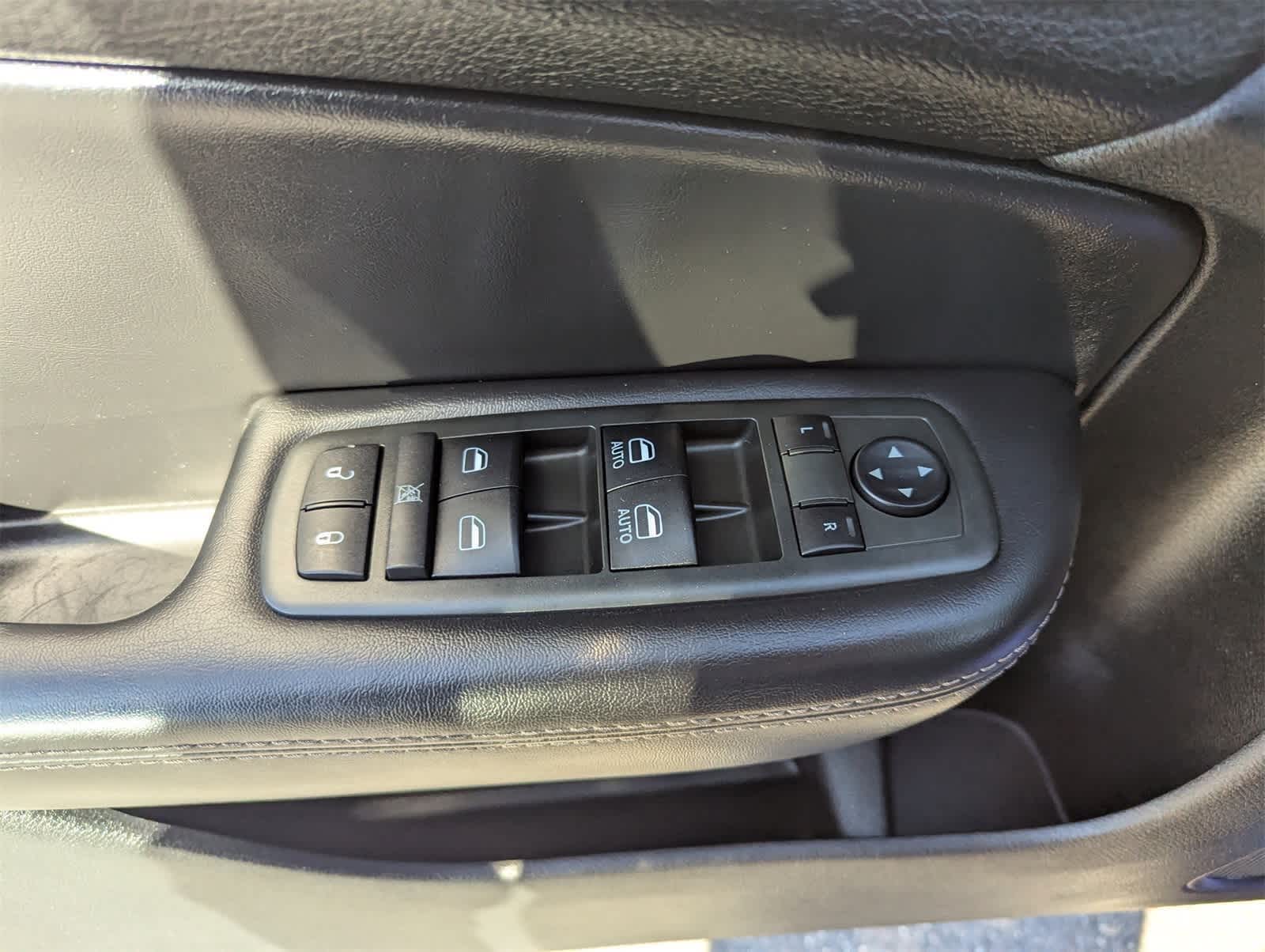 Thumbnail: 2015 Chrysler 200 - 24