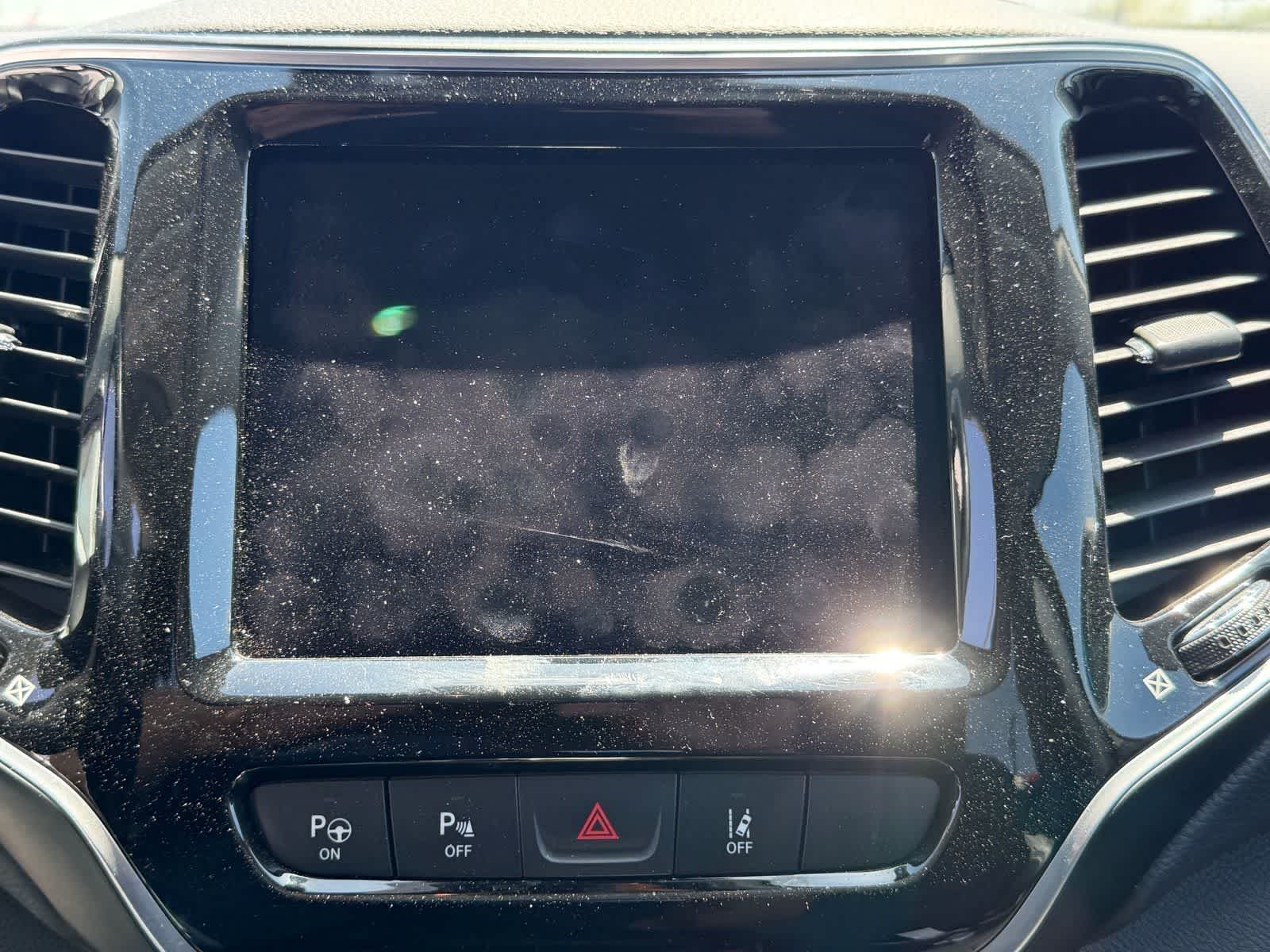 Thumbnail: 2019 Jeep Cherokee - 18