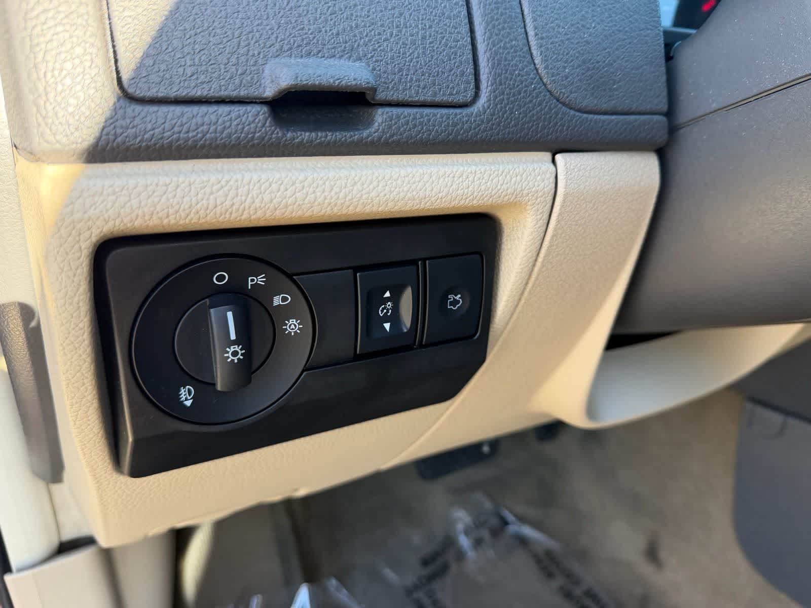 Thumbnail: 2011 Ford Fusion - 24