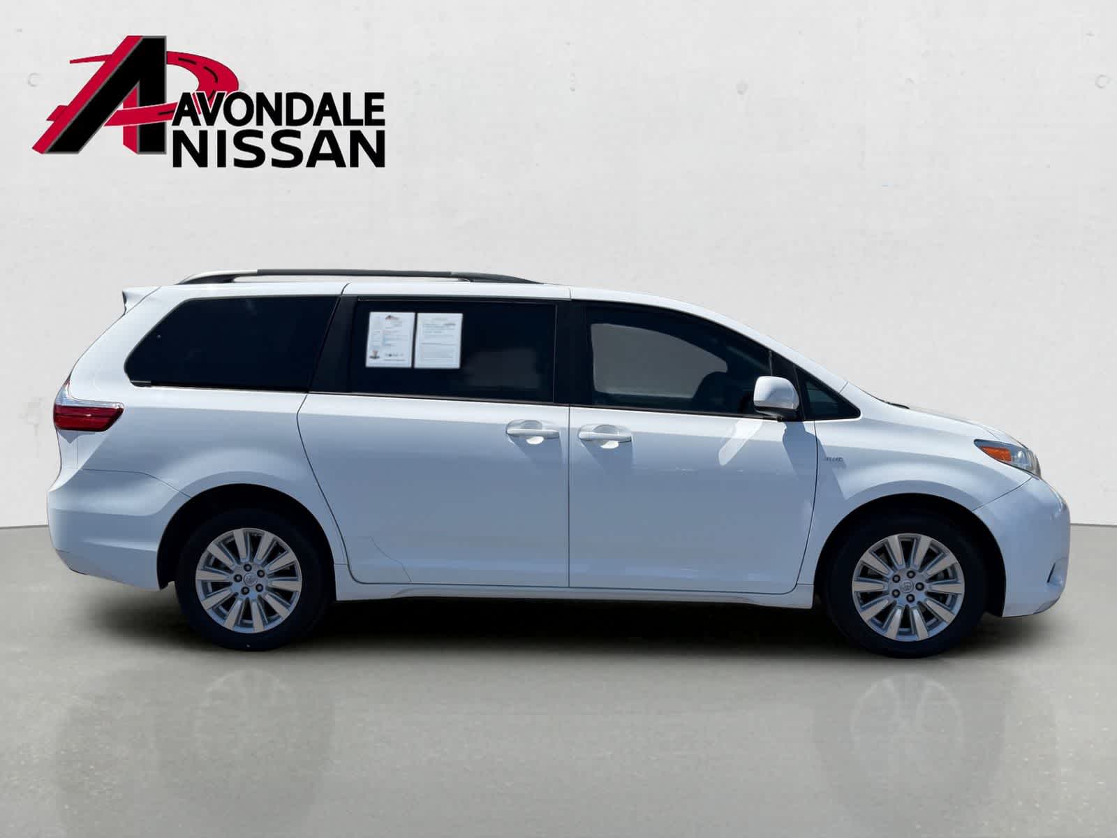 Thumbnail: 2017 Toyota Sienna - 7