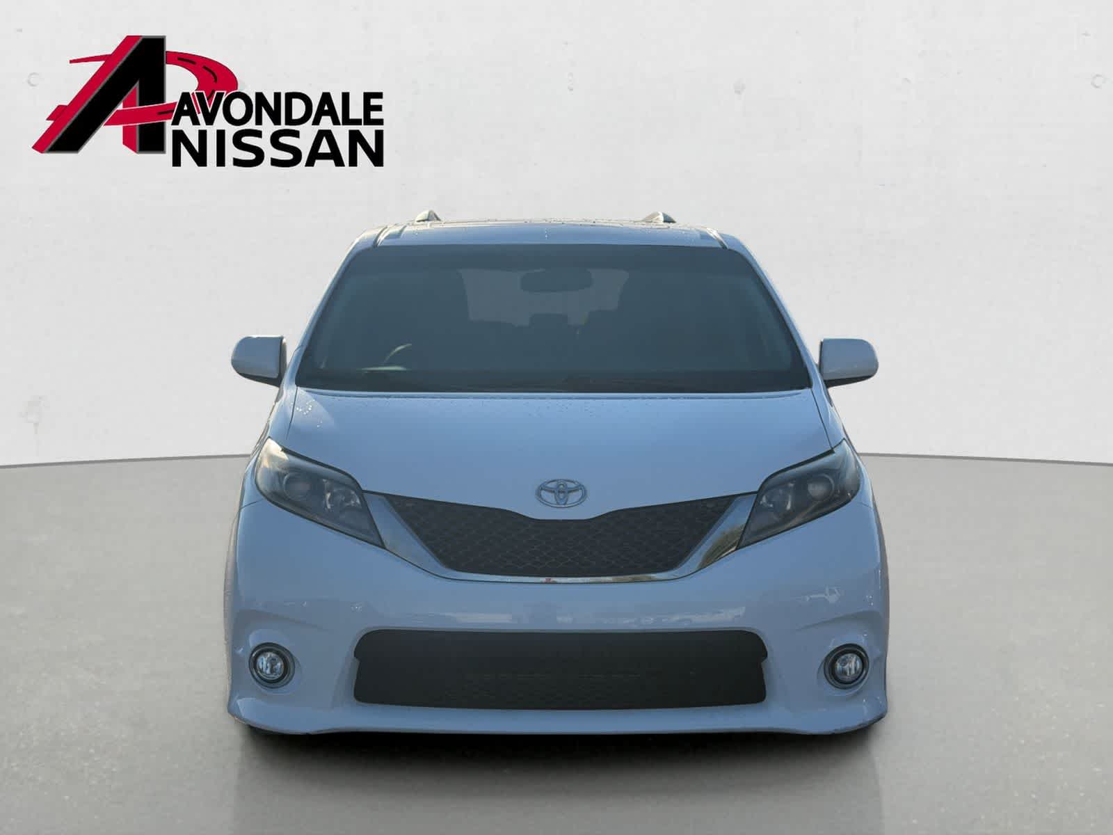 Thumbnail: 2015 Toyota Sienna - 9