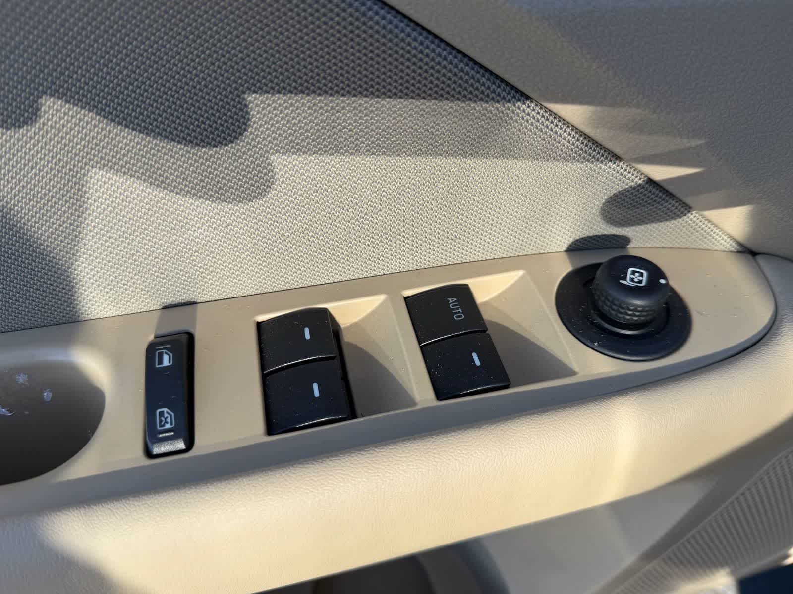 Thumbnail: 2011 Ford Fusion - 22