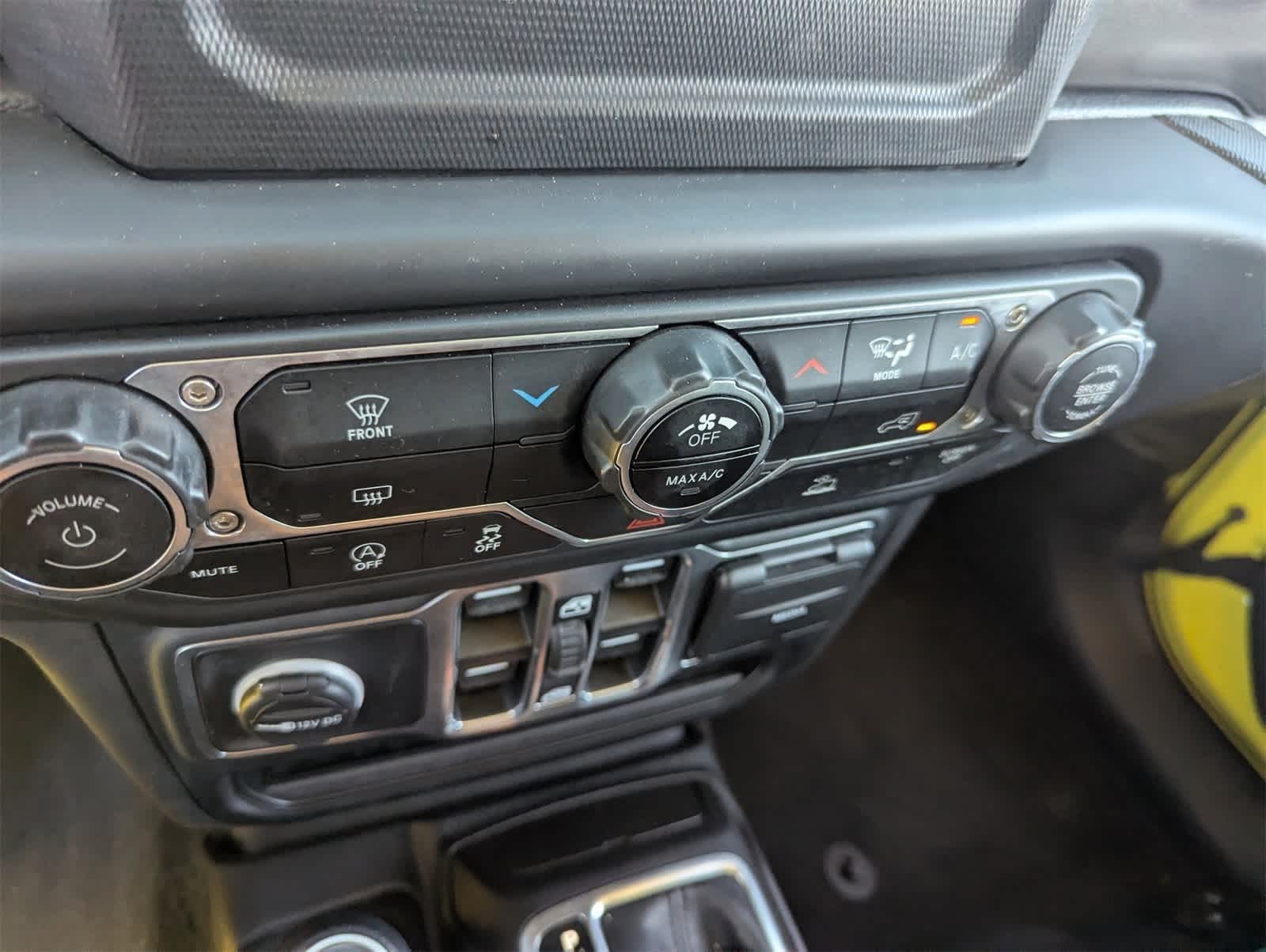 Thumbnail: 2023 Jeep Wrangler - 28