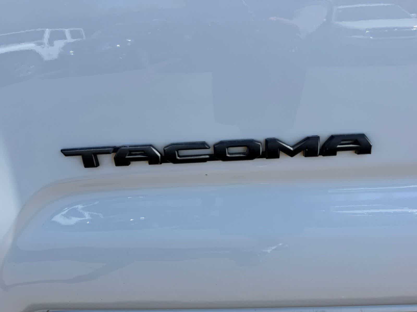 Thumbnail: 2018 Toyota Tacoma - 36