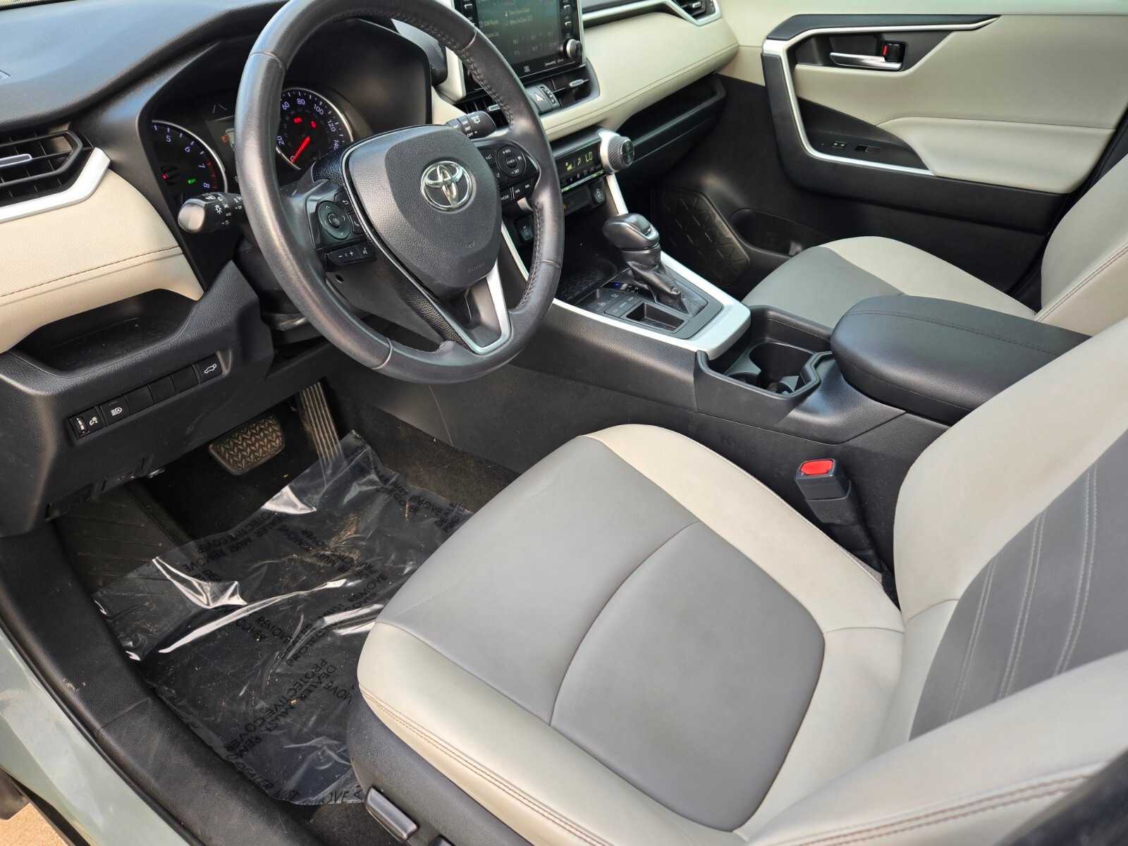 Thumbnail: 2020 Toyota RAV4 - 2