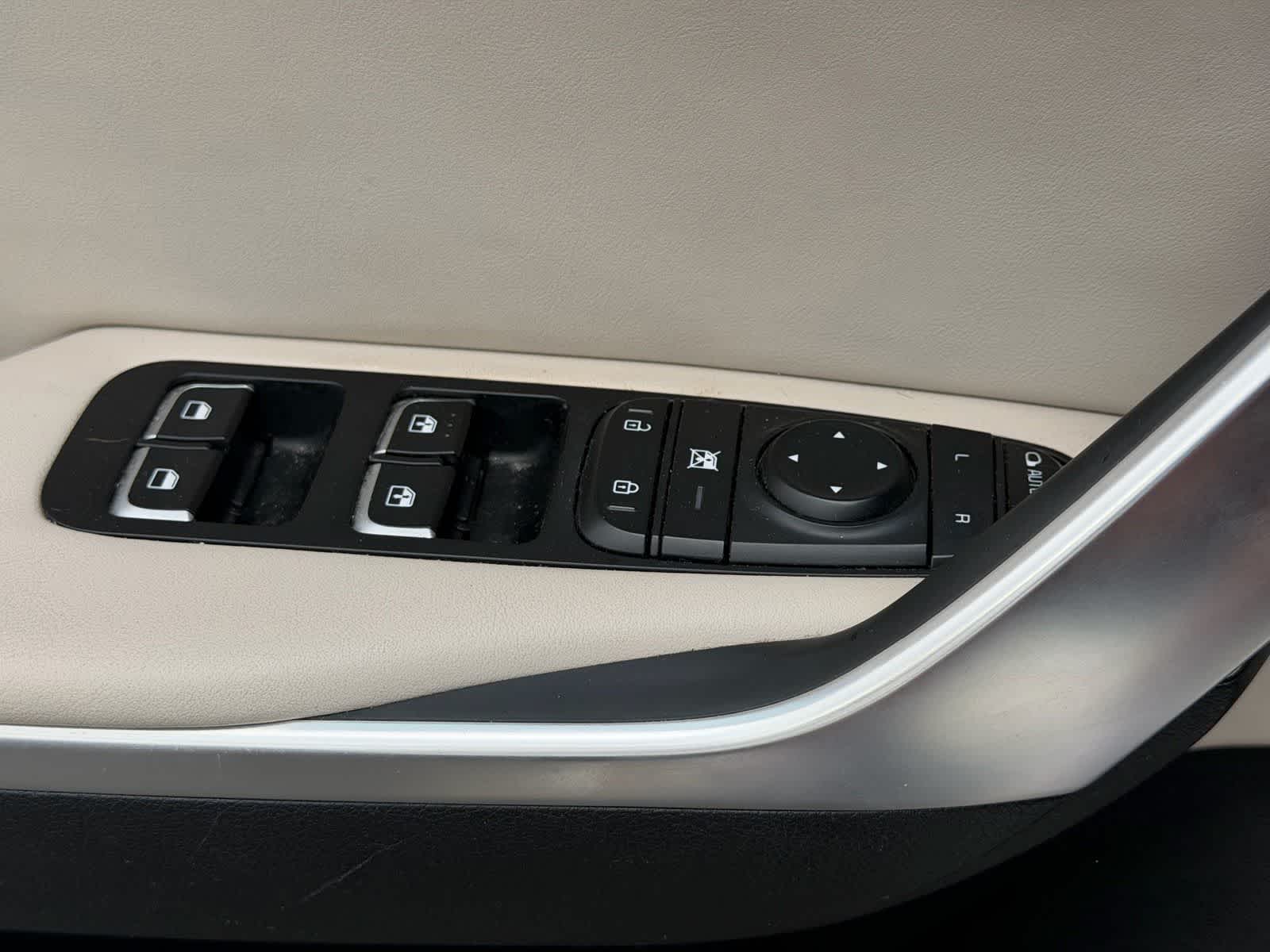 Thumbnail: 2019 Kia Stinger - 16