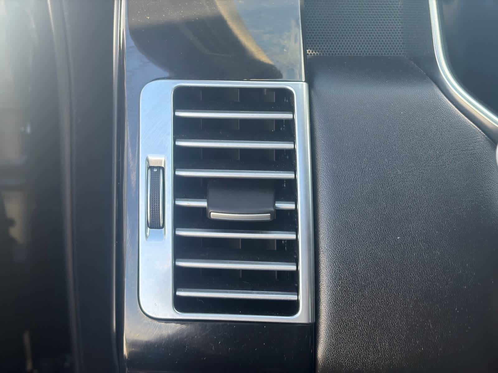 Thumbnail: 2020 Land Rover Range Rover - 10