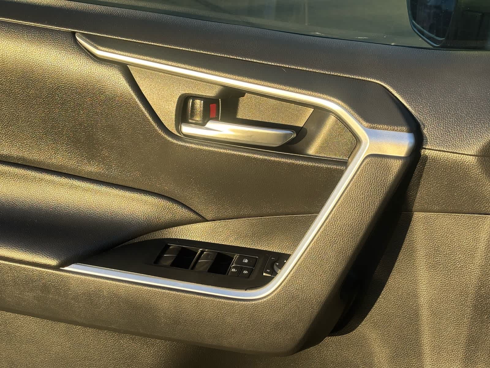 Thumbnail: 2019 Toyota RAV4 - 17