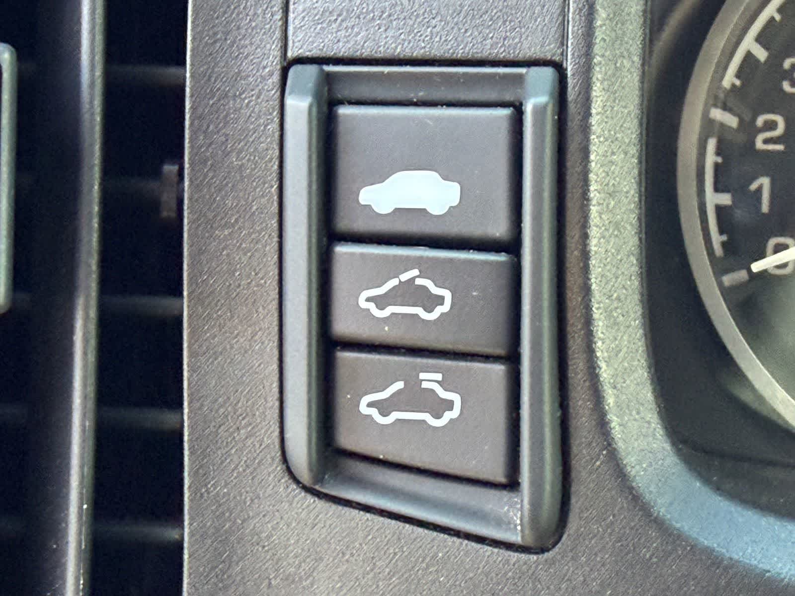 Thumbnail: 2011 Honda Ridgeline - 18