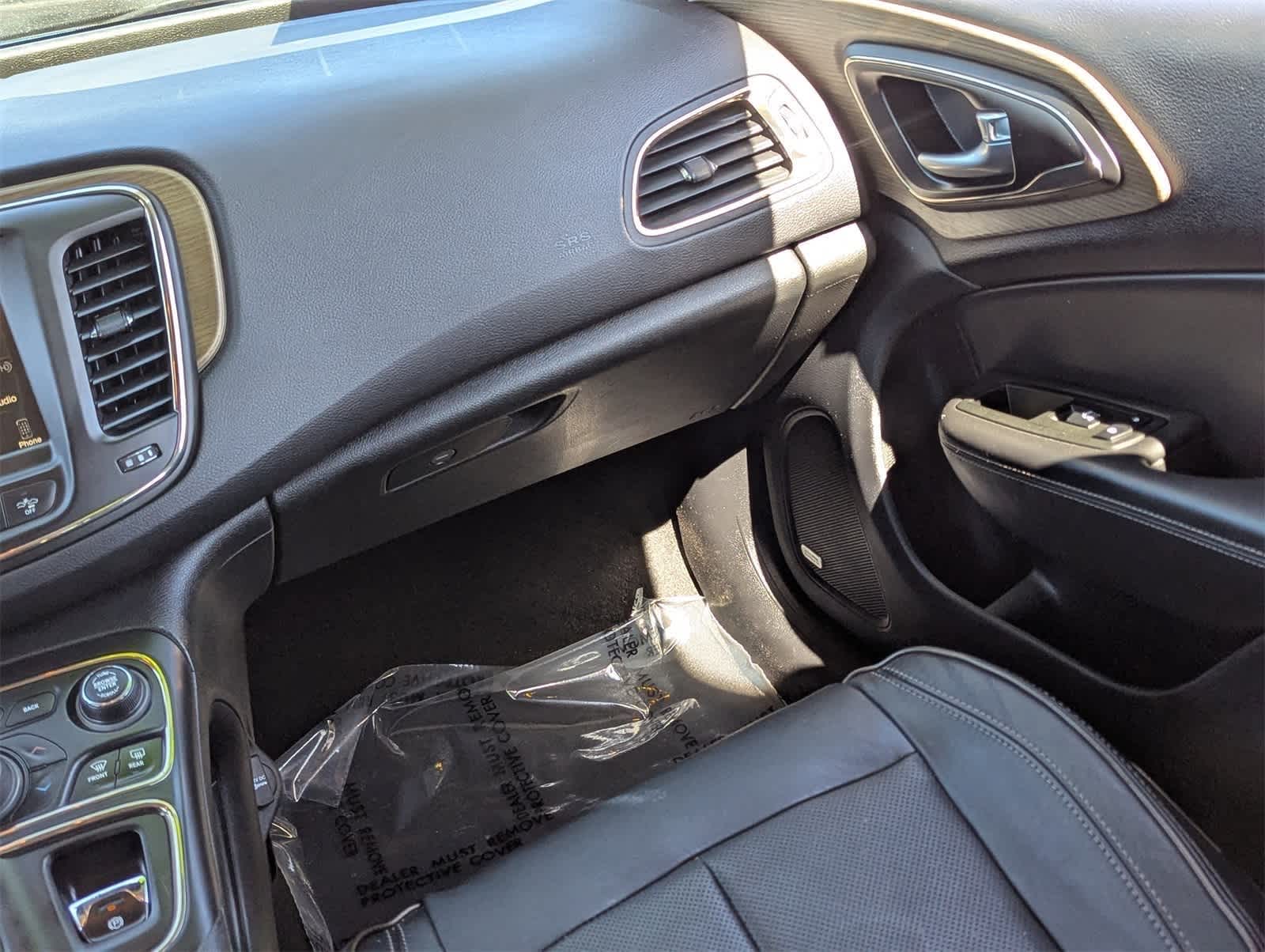 Thumbnail: 2015 Chrysler 200 - 18