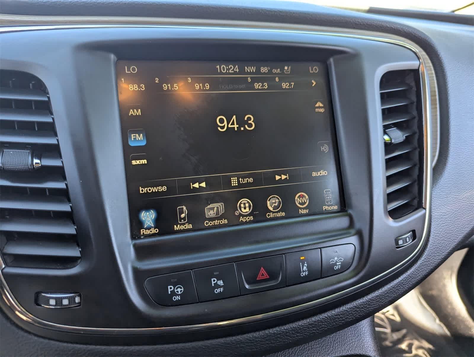 Thumbnail: 2015 Chrysler 200 - 25