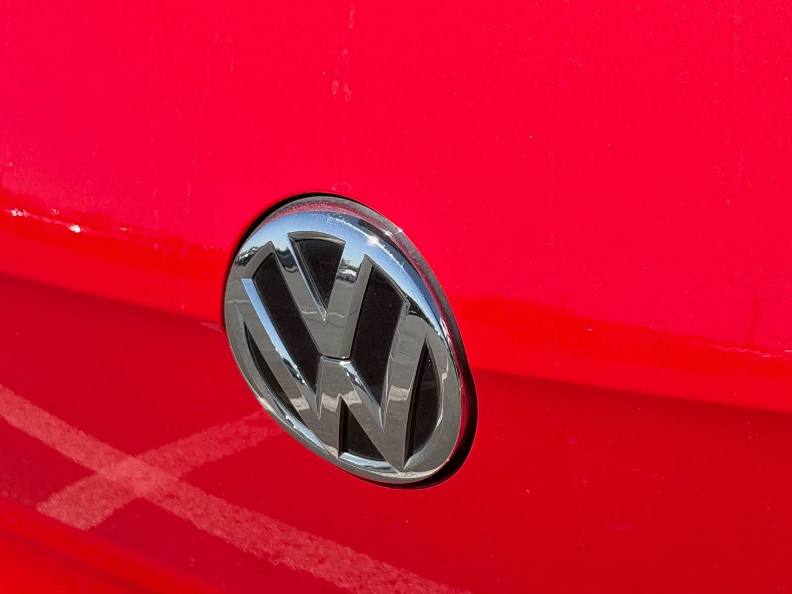 Thumbnail: 2017 Volkswagen Golf - 8