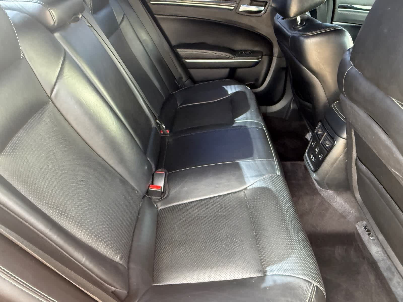 Thumbnail: 2018 Chrysler 300 - 28