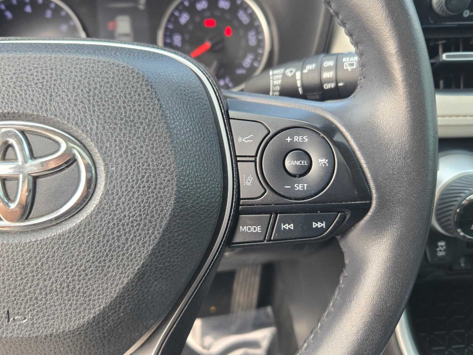 Thumbnail: 2020 Toyota RAV4 - 33