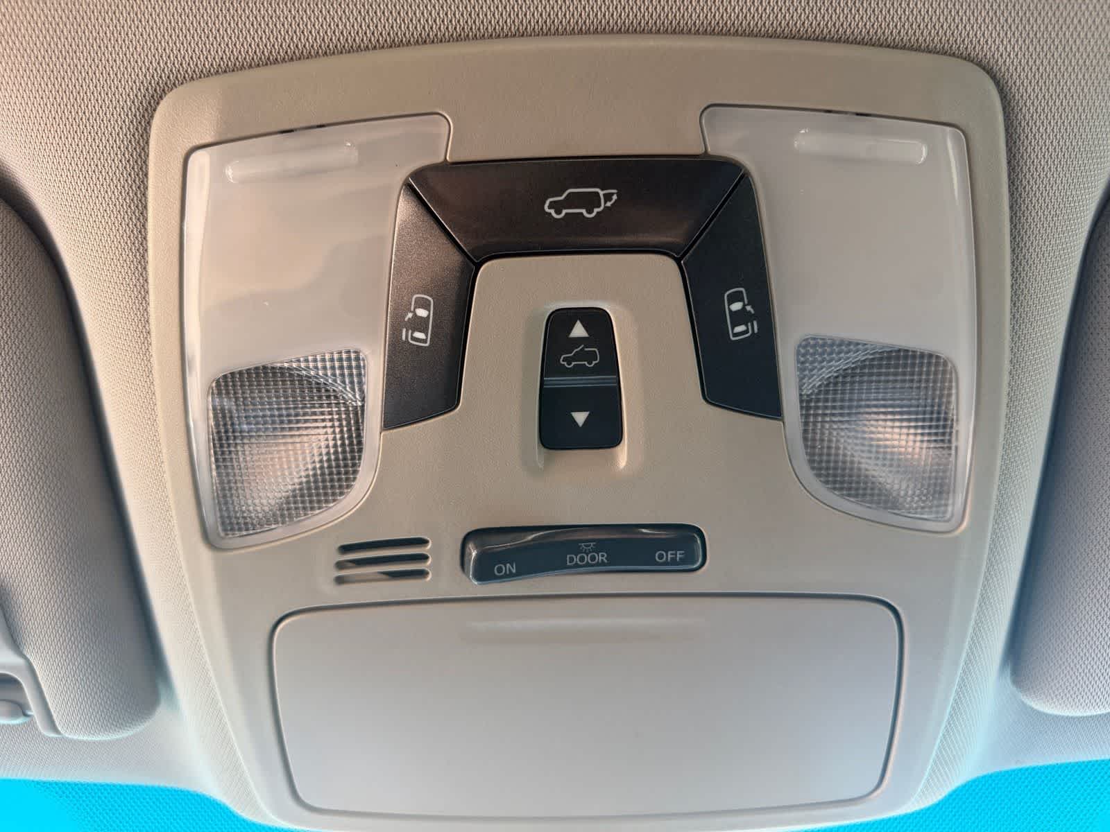 Thumbnail: 2015 Toyota Sienna - 29