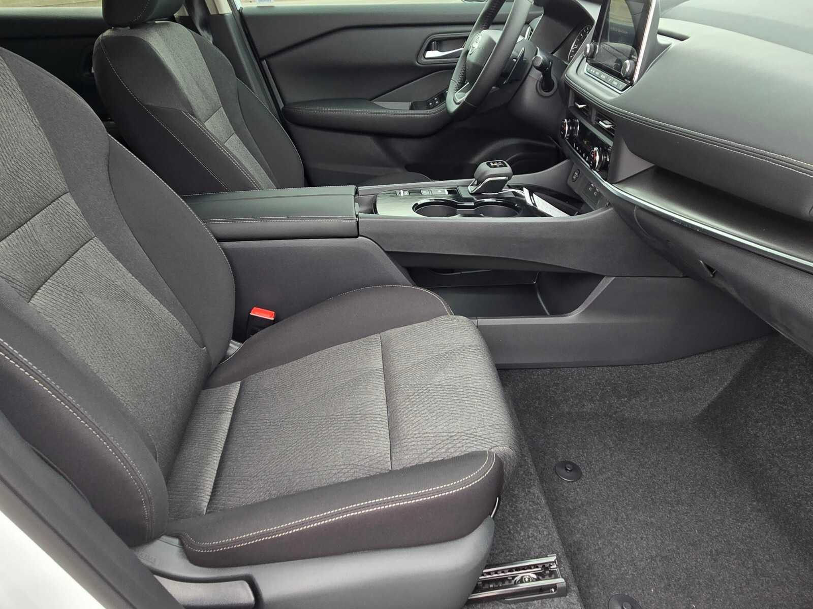 Thumbnail: 2026 Nissan Rogue - 12