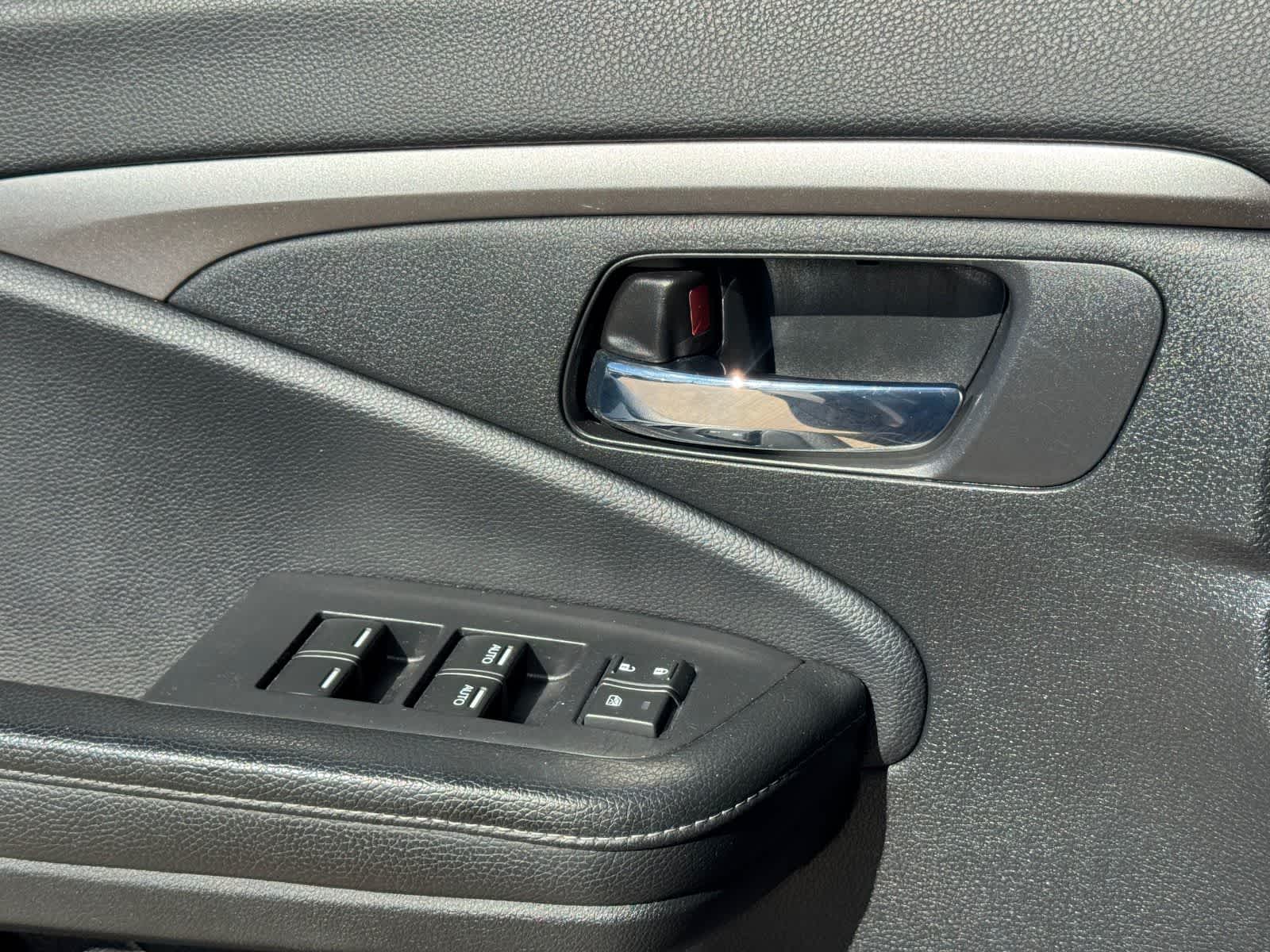 Thumbnail: 2019 Honda Ridgeline - 16