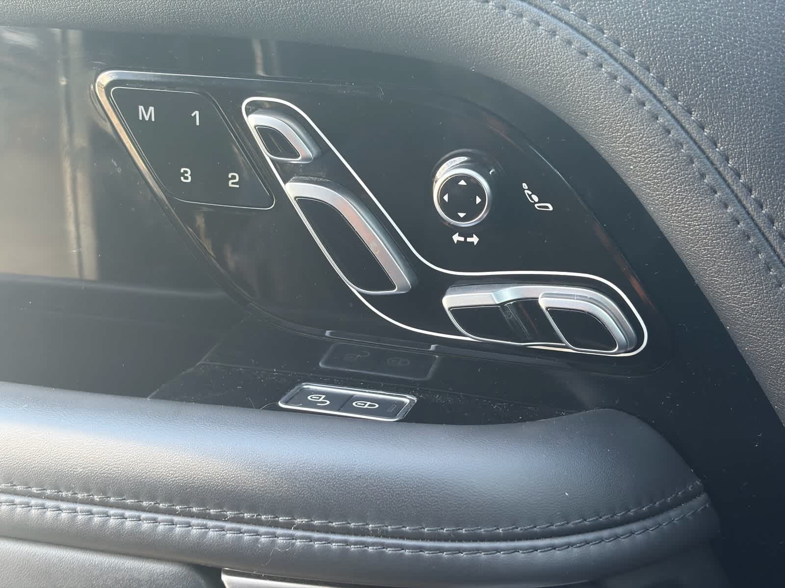 Thumbnail: 2020 Land Rover Range Rover - 7