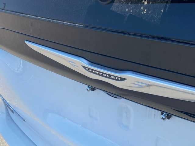 Thumbnail: 2022 Chrysler Voyager - 7