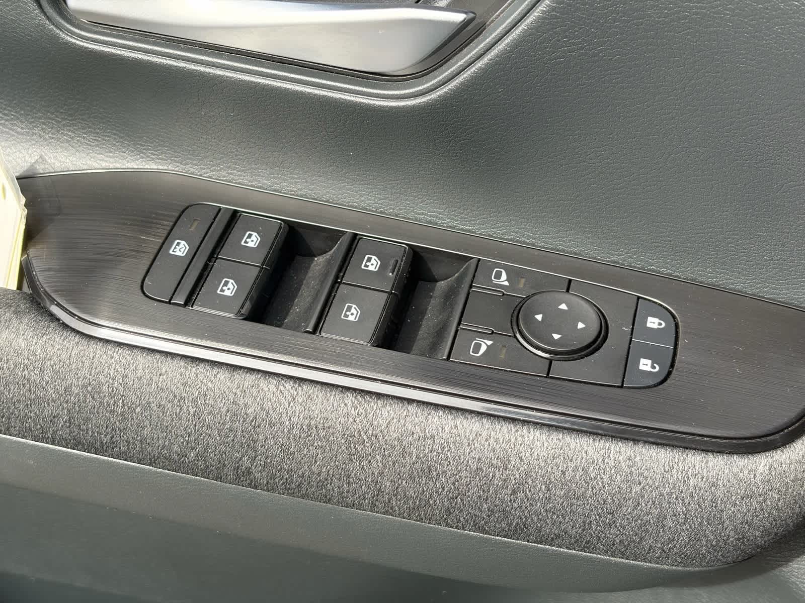 Thumbnail: 2025 Nissan Kicks - 13