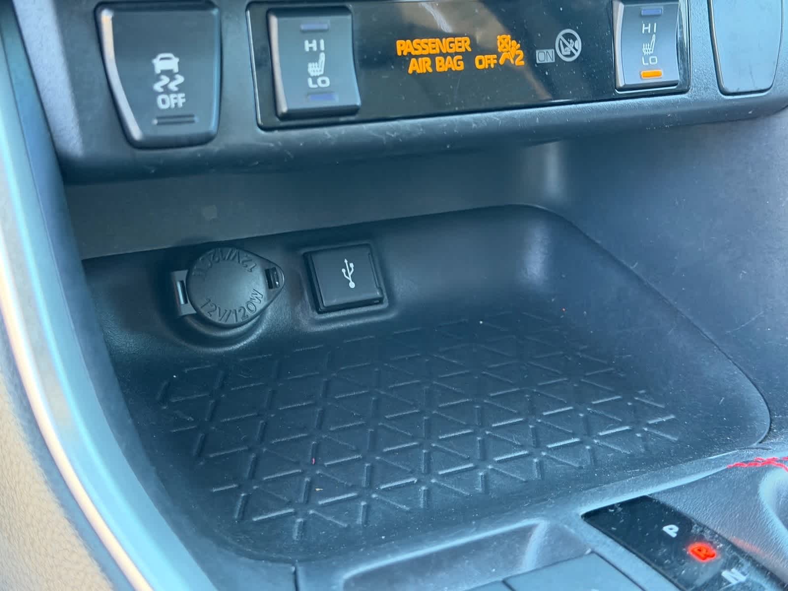 Thumbnail: 2022 Toyota RAV4 - 28