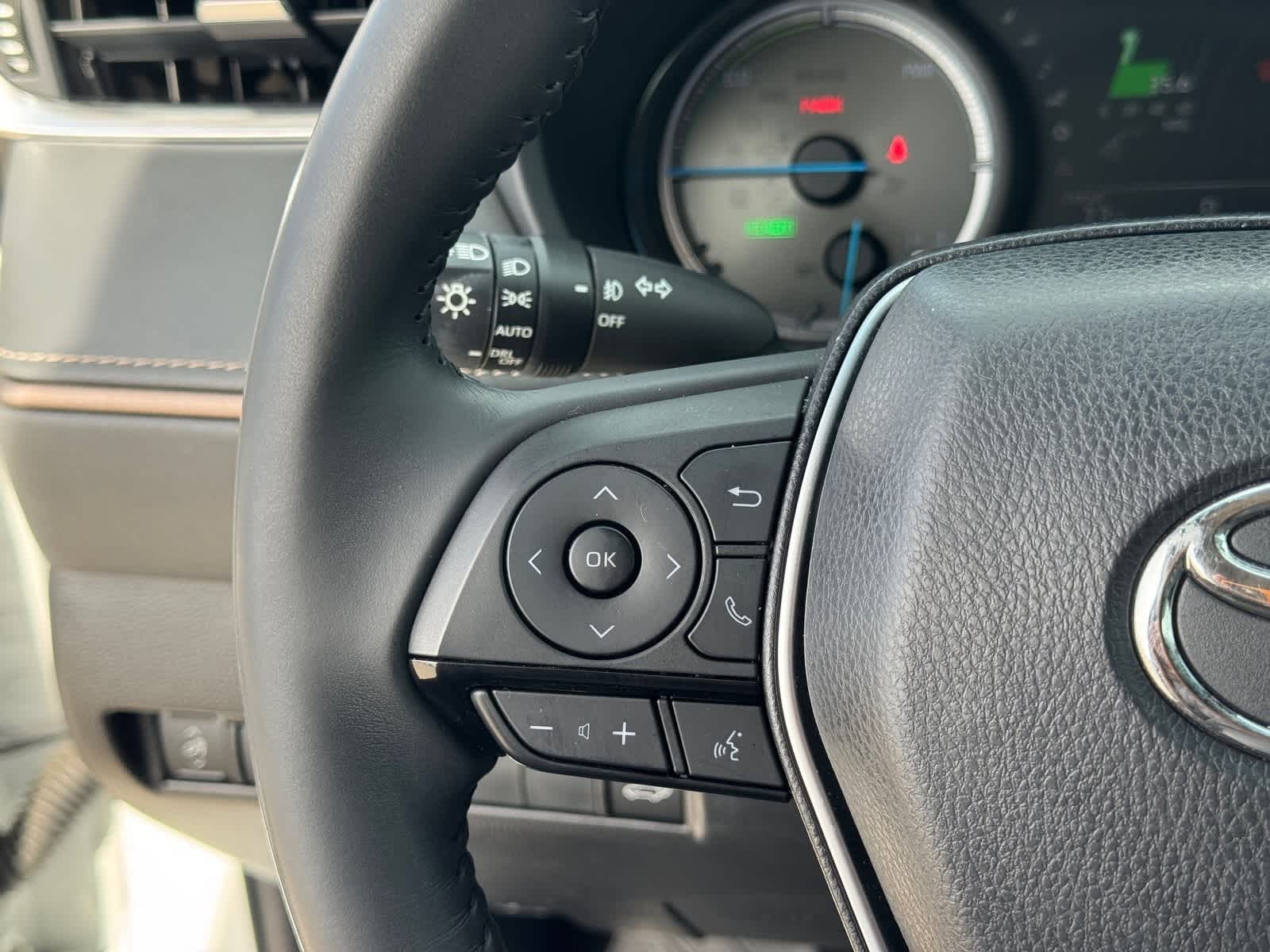 Thumbnail: 2023 Toyota Venza - 20