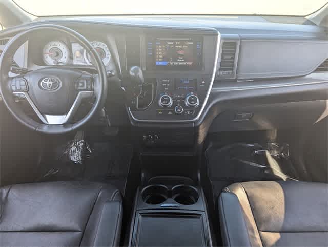 Thumbnail: 2017 Toyota Sienna - 14