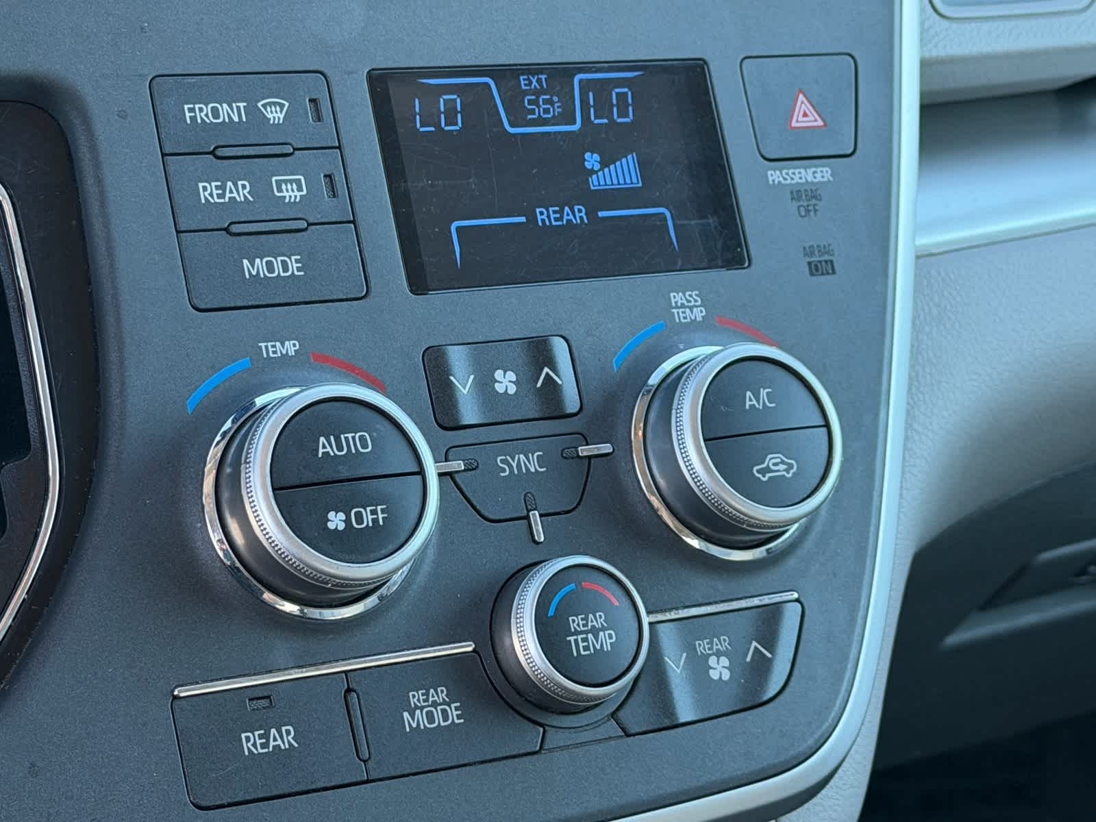 Thumbnail: 2020 Toyota Sienna - 25