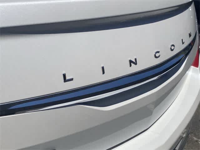 Thumbnail: 2015 Lincoln MKS - 9