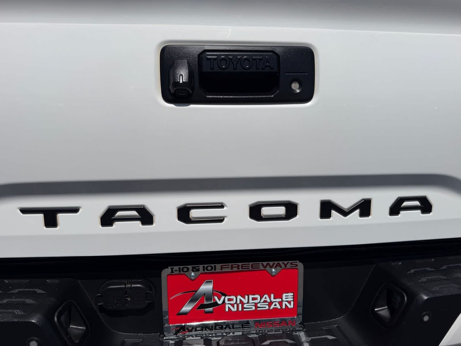 Thumbnail: 2018 Toyota Tacoma - 33